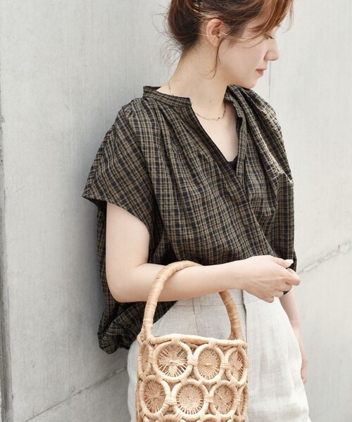 quaranciel(カランシエル)の「quaranciel:〈洗濯機可能〉サッカー スキッパー フレンチスリーブ シャツ ブラウス(シャツ/ブラウス・レディース・オリーブ/ネイビー/ホワイト・ONE SIZE)」の11枚目の写真