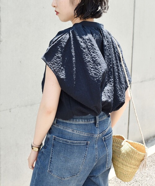 quaranciel(カランシエル)の「quaranciel:〈洗濯機可能〉サッカー スキッパー フレンチスリーブ シャツ ブラウス(シャツ/ブラウス・レディース・オリーブ/ネイビー/ホワイト・ONE SIZE)」の16枚目の写真