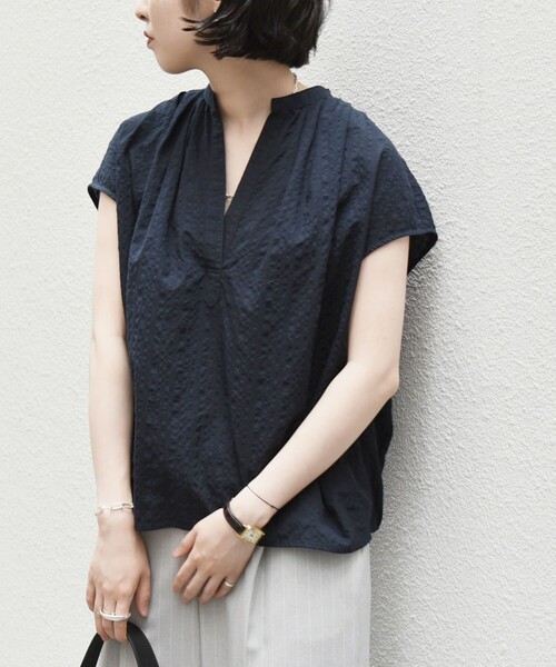 quaranciel(カランシエル)の「quaranciel:〈洗濯機可能〉サッカー スキッパー フレンチスリーブ シャツ ブラウス(シャツ/ブラウス・レディース・オリーブ/ネイビー/ホワイト・ONE SIZE)」の19枚目の写真
