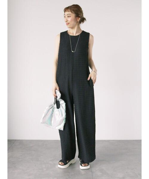 Lugnoncure（ルノンキュール）の「シュリンク無地オールインワン（サロペット/オーバーオール・レディース・ベージュ/パープル/ブラック・F）」の2枚目の写真