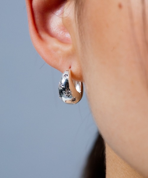 whim(ウィム)の「【NEW】Stone embed tiny hoop pierce(ピアス(両耳用)・レディース・シルバー/ゴールド・FREE)」の2枚目の写真