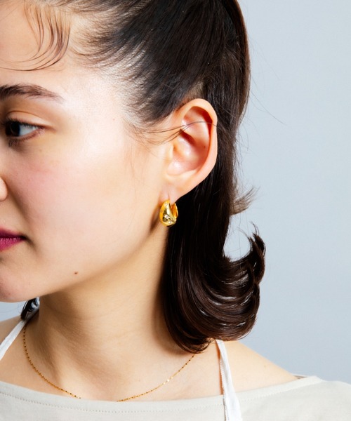 whim(ウィム)の「【NEW】Stone embed tiny hoop pierce(ピアス(両耳用)・レディース・シルバー/ゴールド・FREE)」の4枚目の写真
