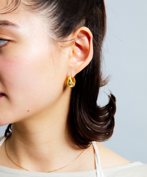 whim(ウィム)の「【NEW】Stone embed tiny hoop pierce(ピアス(両耳用)・レディース・シルバー/ゴールド・FREE)」の5枚目の写真