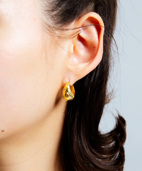 whim(ウィム)の「【NEW】Stone embed tiny hoop pierce(ピアス(両耳用)・レディース・シルバー/ゴールド・FREE)」の6枚目の写真