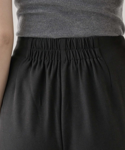 NEUNA（ヌナ）の「センターラインストレートパンツ（デニムパンツ・レディース・インディゴブルー/ホワイト/ブラック・SMALL/MEDIUM/LARGE）」の17枚目の写真