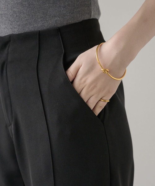 NEUNA（ヌナ）の「センターラインストレートパンツ（デニムパンツ・レディース・インディゴブルー/ホワイト/ブラック・SMALL/MEDIUM/LARGE）」の19枚目の写真