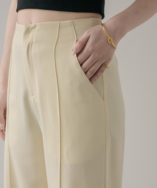 NEUNA（ヌナ）の「センターラインストレートパンツ（デニムパンツ・レディース・インディゴブルー/ホワイト/ブラック・SMALL/MEDIUM/LARGE）」の13枚目の写真