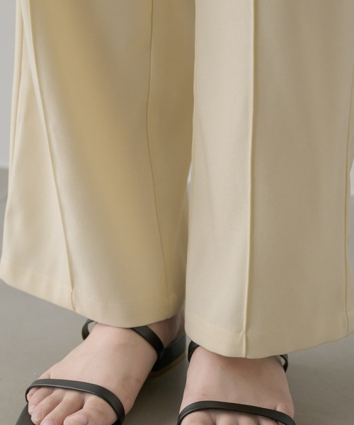 NEUNA（ヌナ）の「センターラインストレートパンツ（デニムパンツ・レディース・インディゴブルー/ホワイト/ブラック・SMALL/MEDIUM/LARGE）」の12枚目の写真