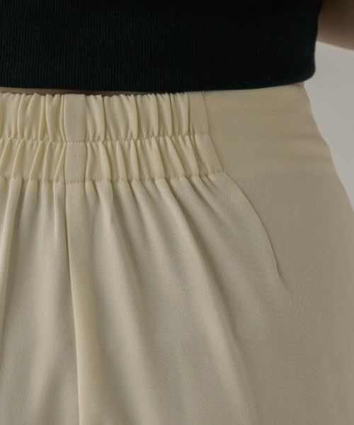 NEUNA（ヌナ）の「センターラインストレートパンツ（デニムパンツ・レディース・インディゴブルー/ホワイト/ブラック・SMALL/MEDIUM/LARGE）」の11枚目の写真