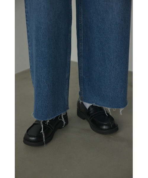 BLACK BY MOUSSY（ブラックバイマウジー）の「cut off loose denim(カットオフルーズデニム)（デニムパンツ・レディース・ブルー・23inch/24inch/25inch/26inch）」の5枚目の写真