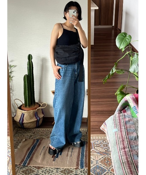 BLACK BY MOUSSY（ブラックバイマウジー）の「cut off loose denim(カットオフルーズデニム)（デニムパンツ・レディース・ブルー・23inch/24inch/25inch/26inch）」の11枚目の写真