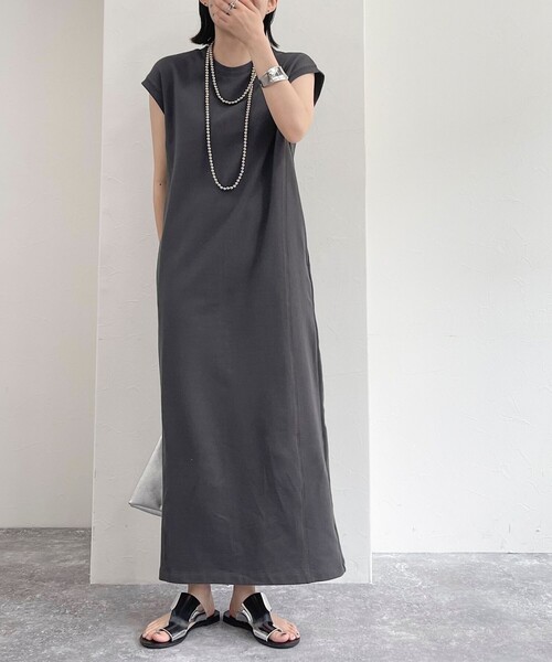 fredy emue（フレディエミュ）の「裏毛 Iラインワンピース（ワンピース・レディース・チャコールグレー/レッド/グレー・38）」の2枚目の写真