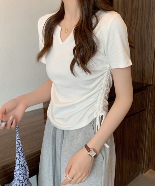 Mignonjour(ミニョンジュール)の「FReePLACe/サイドシャーリングトップス X12238(Tシャツ/カットソー・レディース・ブラック/ホワイト・LARGE/MEDIUM)」の3枚目の写真