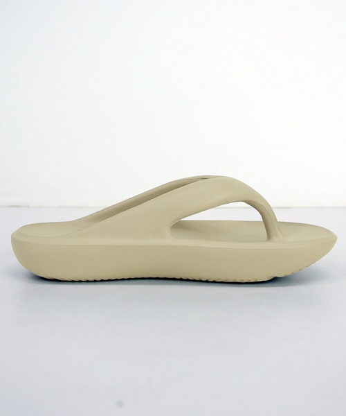 and it_（アンドイット）の「マシュマロトングサンダル（サンダル・レディース・アイボリー/ブラック/グレイッシュベージュ・M/L）」の7枚目の写真
