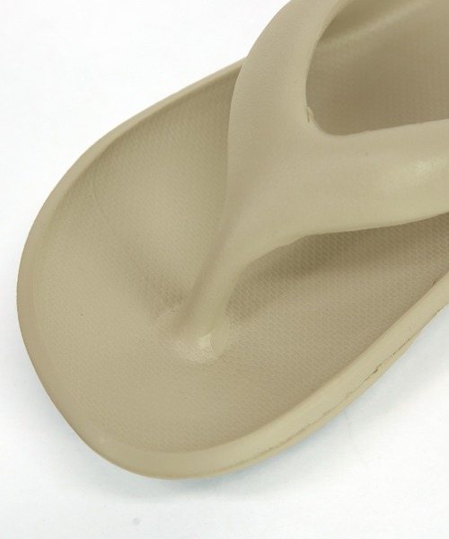 and it_（アンドイット）の「マシュマロトングサンダル（サンダル・レディース・アイボリー/ブラック/グレイッシュベージュ・M/L）」の10枚目の写真