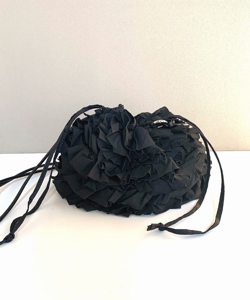 Q（キュー）の「フリルクラッチ（クラッチバッグ・レディース・ベージュ/ブラック・ONE SIZE）」の9枚目の写真