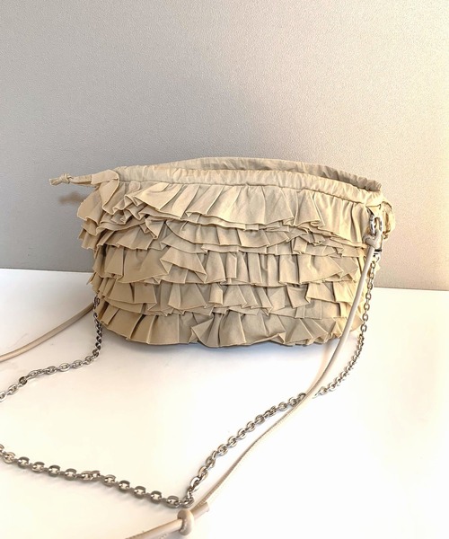 Q（キュー）の「フリルクラッチ（クラッチバッグ・レディース・ベージュ/ブラック・ONE SIZE）」の8枚目の写真
