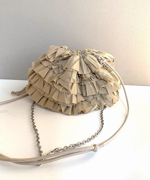 Q（キュー）の「フリルクラッチ（クラッチバッグ・レディース・ベージュ/ブラック・ONE SIZE）」の10枚目の写真