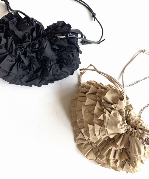Q（キュー）の「フリルクラッチ（クラッチバッグ・レディース・ベージュ/ブラック・ONE SIZE）」の13枚目の写真
