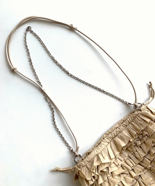 Q（キュー）の「フリルクラッチ（クラッチバッグ・レディース・ベージュ/ブラック・ONE SIZE）」の14枚目の写真