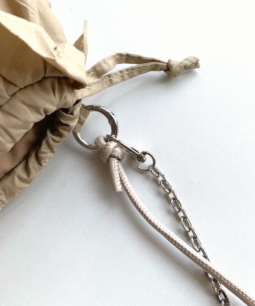 Q（キュー）の「フリルクラッチ（クラッチバッグ・レディース・ベージュ/ブラック・ONE SIZE）」の15枚目の写真