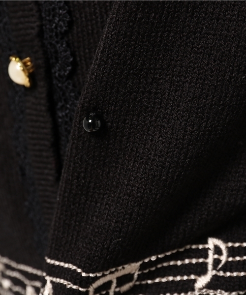 axes femme（アクシーズファム）の「楽譜刺繍カーディガン（カーディガン/ボレロ・レディース・ブラック/ワイン/キナリ/ブラウン・MEDIUM）」の9枚目の写真