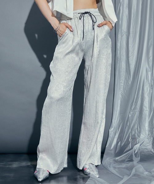 uyu.（ウユ）の「Shiny Washer Easy Pants / シャイニーワッシャーイージーパンツ【uyu./ウユ】（スラックス・レディース・シルバー/シルバー系その他/ブラック・FREE）」の17枚目の写真