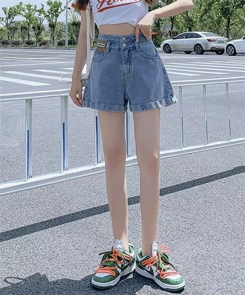 Dream garden(ドリームガーデン)の「ロールアップデニムショートパンツ(デニムパンツ・レディース・ライトブラック/ブラック/ブルー・M/L/XL/2XL/S)」の8枚目の写真