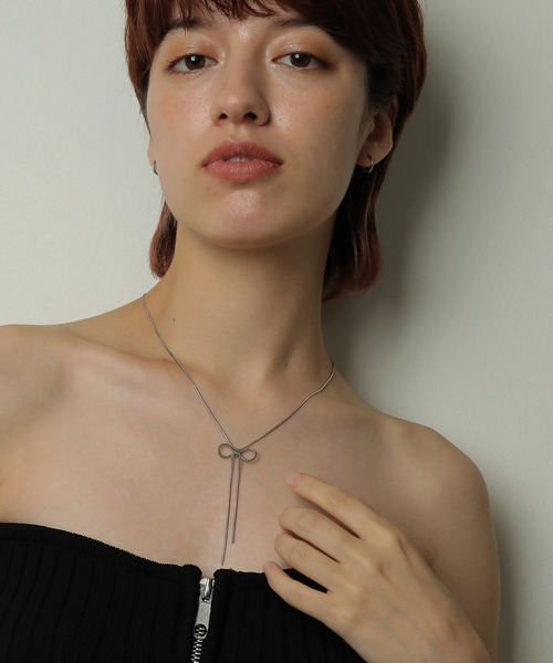ORLEAN（オルレアン）の「金属アレルギー対応 スネークチェーンリボンネックレス サージカルステンレス（ネックレス・レディース・シルバー/ゴールド・フリー）」の5枚目の写真