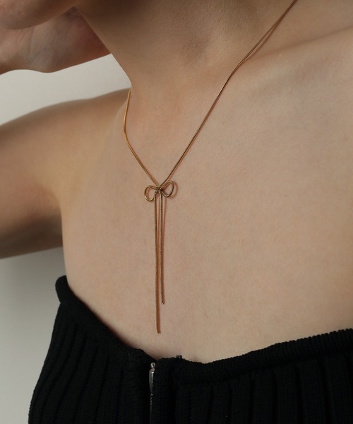 ORLEAN（オルレアン）の「金属アレルギー対応 スネークチェーンリボンネックレス サージカルステンレス（ネックレス・レディース・シルバー/ゴールド・フリー）」の4枚目の写真