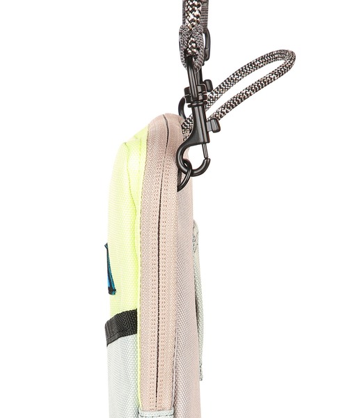 KAVU（カブー）の「KAVU/カブー Essential Case/エッセンシャルケース（ショルダーバッグ・メンズ・A/B・FREE）」の3枚目の写真