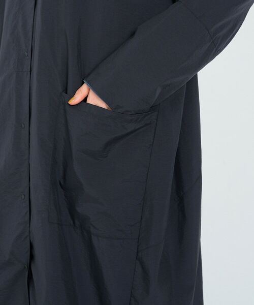 conges payes ADIEU TRISTESSE（コンジェ ペイエ アデュートリステス）の「タフタフーデッドコート（その他アウター・レディース・ブラック/ブルー・38）」の4枚目の写真