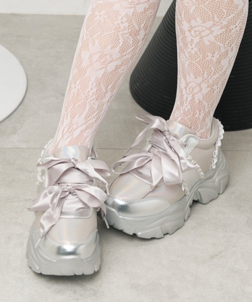 WEGO（ウィゴー）の「WEGO/ダブルリボン厚底ダッドスニーカー（スニーカー・レディース・ホワイト/ブラック/シルバー・LARGE/MEDIUM）」の3枚目の写真