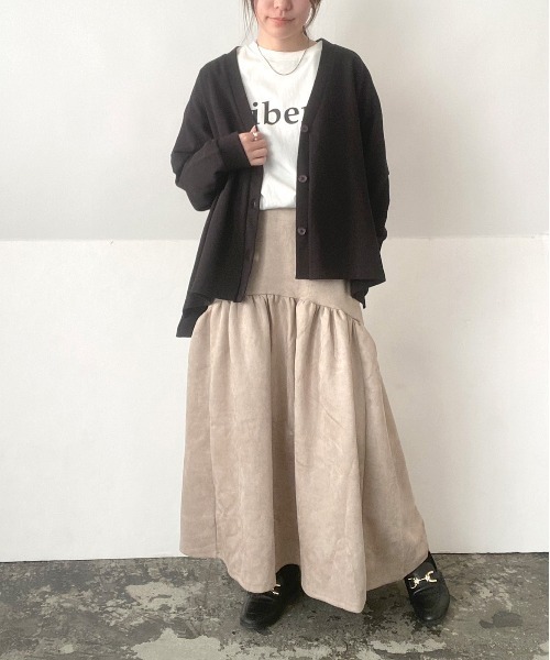 and it_(アンドイット)の「スエードポンチティアードスカート(スカート・レディース・アイボリー/スミクロ/グレイッシュベージュ・M)」の7枚目の写真