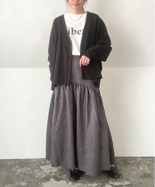 and it_(アンドイット)の「スエードポンチティアードスカート(スカート・レディース・アイボリー/スミクロ/グレイッシュベージュ・M)」の6枚目の写真