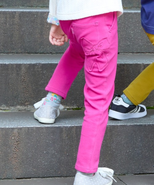 HAKKA KIDS（ハッカキッズ）の「リボンモチーフアップリケ　のびのびストレッチカットツイルテーパードパンツ（その他パンツ・キッズ・ベージュ/パープル/ピンク/チャコール・110cm/100cm/120cm/130cm）」の4枚目の写真