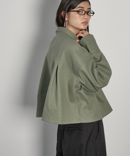 THE YOn（ザヨン）の「エコファーアクセントブラッシュドジャージーシャツ（シャツ/ブラウス・レディース・ライトベージュ/グレー/セージグリーン・FREE）」の18枚目の写真