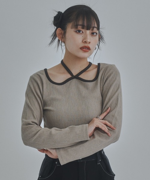 bita.(ビタ)の「ジャガードチョーカートップス(Tシャツ/カットソー・レディース・ブラック/グレイッシュベージュ/ブルー・FREE)」の3枚目の写真