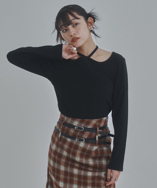 bita.(ビタ)の「ジャガードチョーカートップス(Tシャツ/カットソー・レディース・ブラック/グレイッシュベージュ/ブルー・FREE)」の2枚目の写真