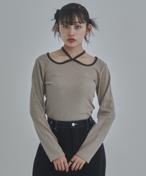 bita.(ビタ)の「ジャガードチョーカートップス(Tシャツ/カットソー・レディース・ブラック/グレイッシュベージュ/ブルー・FREE)」の5枚目の写真