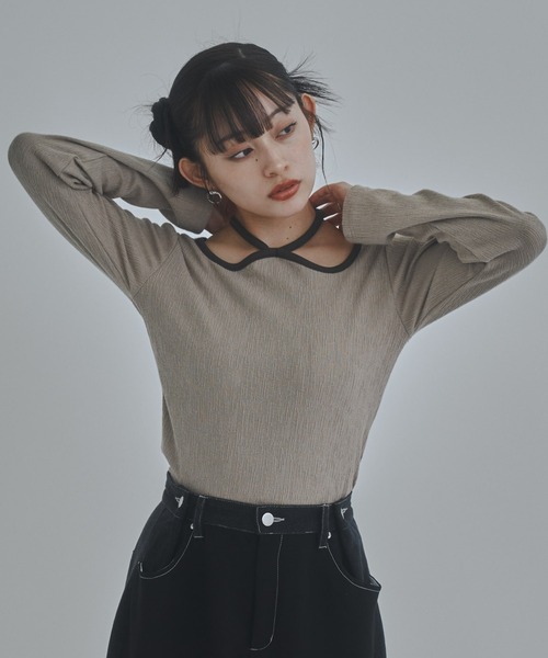 bita.(ビタ)の「ジャガードチョーカートップス(Tシャツ/カットソー・レディース・ブラック/グレイッシュベージュ/ブルー・FREE)」の6枚目の写真