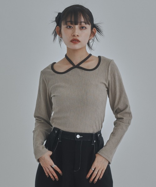 bita.(ビタ)の「ジャガードチョーカートップス(Tシャツ/カットソー・レディース・ブラック/グレイッシュベージュ/ブルー・FREE)」の4枚目の写真
