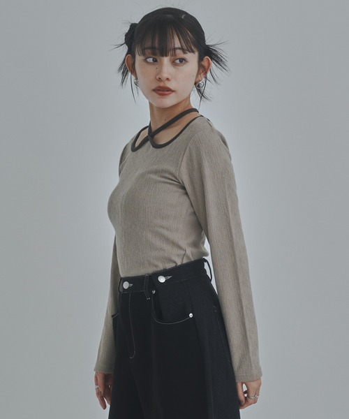 bita.(ビタ)の「ジャガードチョーカートップス(Tシャツ/カットソー・レディース・ブラック/グレイッシュベージュ/ブルー・FREE)」の8枚目の写真