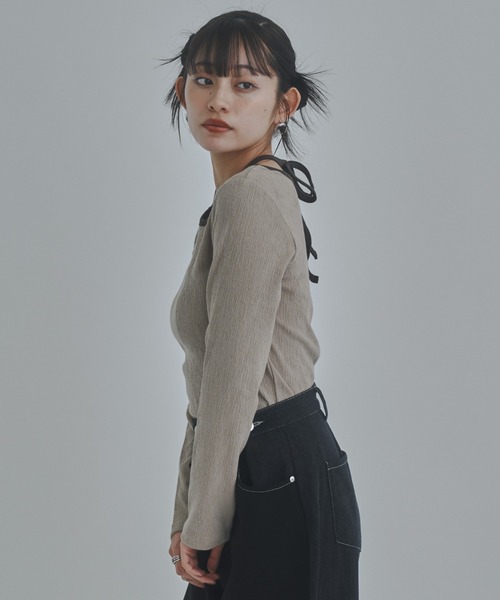 bita.(ビタ)の「ジャガードチョーカートップス(Tシャツ/カットソー・レディース・ブラック/グレイッシュベージュ/ブルー・FREE)」の9枚目の写真