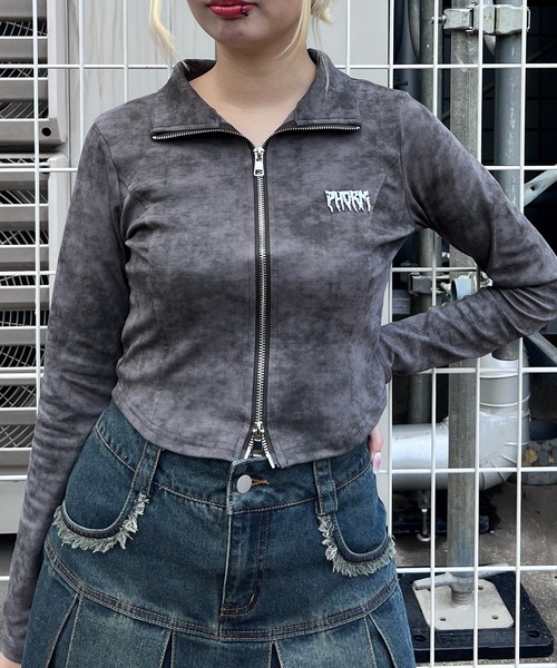 Figments(フィグメンツ)の「ブローチ付きダブルZIPロングスリーブトップス(Tシャツ/カットソー・レディース・スミクロ/ダークグレー・FREE)」の4枚目の写真