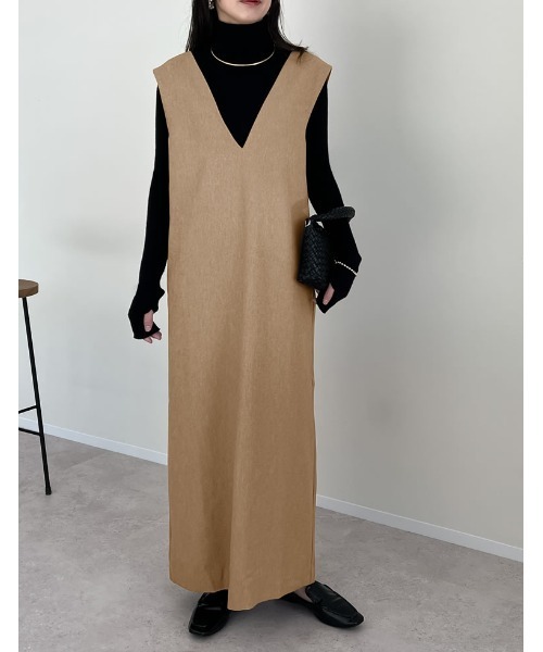 Re:EDIT（リエディ）の「[低身長サイズ有]前後2WAYポケット付き微起毛ツイルVネックジャンパースカート（ジャンパースカート・レディース・ブラック/ベージュ/アイボリー/チャコールグレー・SHORT/MEDIUM/LARGE）」の4枚目の写真