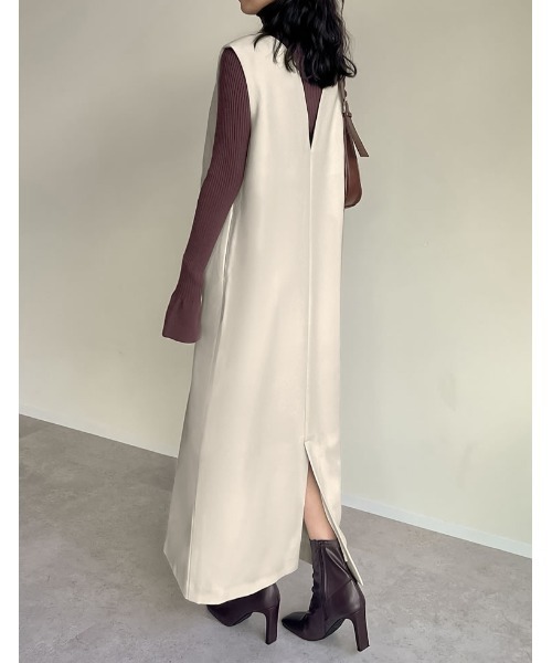 Re:EDIT（リエディ）の「[低身長サイズ有]前後2WAYポケット付き微起毛ツイルVネックジャンパースカート（ジャンパースカート・レディース・ブラック/ベージュ/アイボリー/チャコールグレー・SHORT/MEDIUM/LARGE）」の6枚目の写真