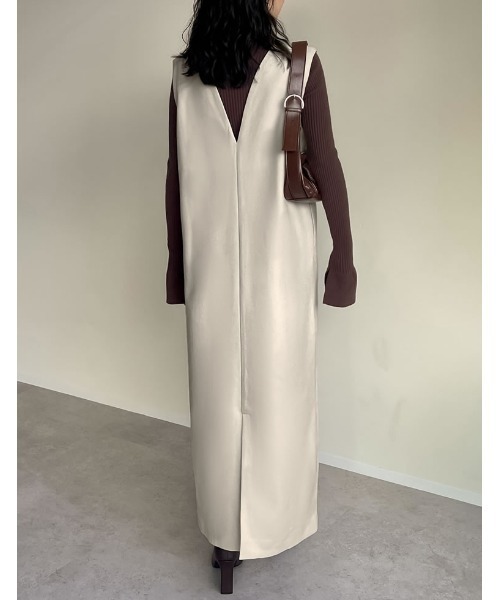 Re:EDIT（リエディ）の「[低身長サイズ有]前後2WAYポケット付き微起毛ツイルVネックジャンパースカート（ジャンパースカート・レディース・ブラック/ベージュ/アイボリー/チャコールグレー・SHORT/MEDIUM/LARGE）」の5枚目の写真