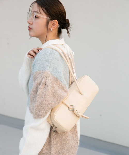 KBF（ケイビーエフ）の「チャーム付きロングショルダーBAG（ショルダー