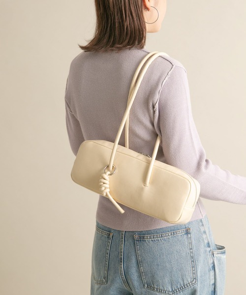 KBF（ケイビーエフ）の「チャーム付きロングショルダーBAG（ショルダーバッグ・レディース・レッド/アイボリー/ブラック・ONE）」の9枚目の写真